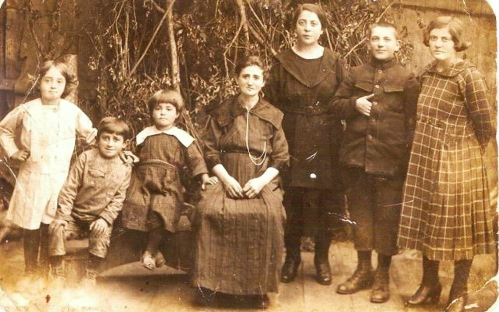 בלה פפירוביץ' ומשפחתה